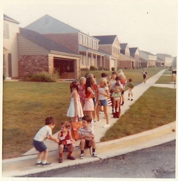 Kids at the corner of James Spring and Greenplace on the first day of school